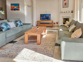 3 bedroom penthouse apartment in Calahonda - Image 2