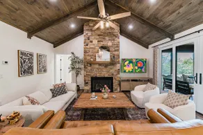 Gorgeous Modern Farmhouse, Hot Tub, Sunrise Views - Image 3