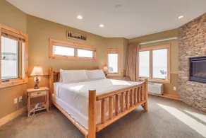 Superior Lakefront 3BR|Pool • Hot Tub • Sauna • EV - Image 4