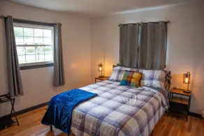 Whiskey Trails Cottage - Image 2