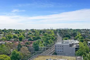 Lux 1 bedroom Executive Apt in Box Hill - Image 5
