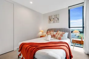 Lux 1 bedroom Executive Apt in Box Hill - Image 2