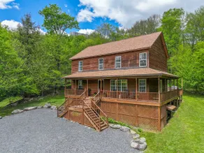 6BR Family Basecamp * Hot Tub, Fire Place & Pitt - Image 2