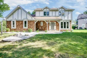 Spacious 6-Bed Luxury Home Near Notre Dame - Image 5