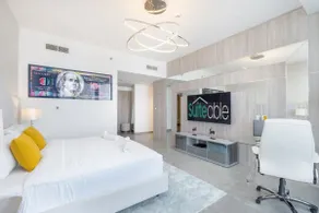 Luxury apartment 3 beds Marina view - Image 3
