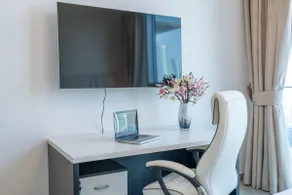 Luxury apartment 3 beds Marina view - Image 4