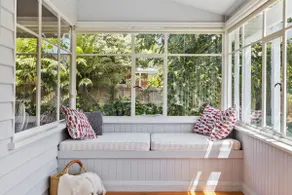'Balmoral Cottage' A Kingston Beach Escape - Image 4