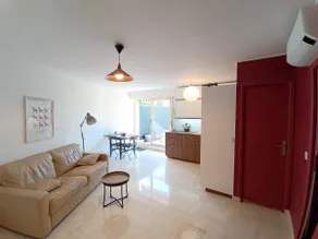 Refurbished apartment with terrace and garden - Image 4