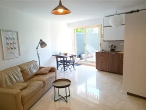 Refurbished apartment with terrace and garden - Image 3