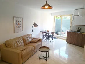 Refurbished apartment with terrace and garden - Image 2