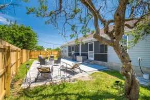 Fully Equipped Beach Paradise! Walk to Beach! - Image 3