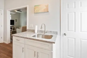 Family beach getaway| sleeps 5 - Image 3