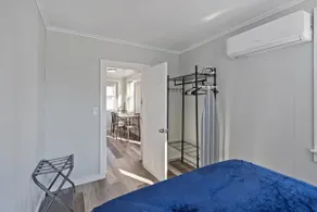 sleeps 4 one block from beach - Image 4