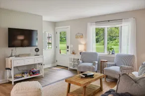Serenity on Strauss 400 - Cozy Duplex in Prime Location - Image 5
