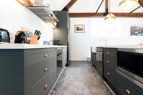 Blackwood Tree Barn Conversion with Parking & Wifi - Image 5