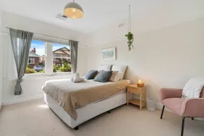 New Town Bungalow - A Leafy Family Haven - Image 4