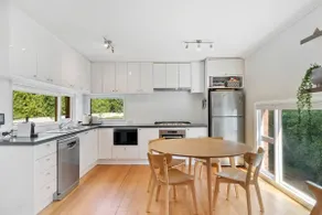 New Town Bungalow - A Leafy Family Haven - Image 3
