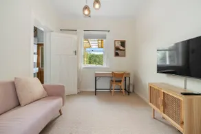 New Town Bungalow - A Leafy Family Haven - Image 5
