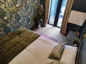 House-Traditional-Private Bathroom-Street View - Image 2