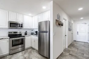 Luxury Penthouse, large furnished balcony, C30709 - Image 5