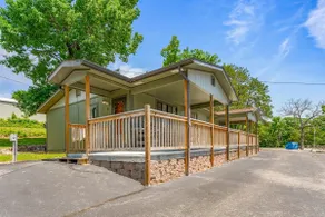 2BR Duplex Cabin w/Community Pool + Boat dock - Image 2