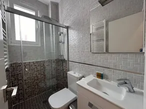 Flat in the Neighborhood of Las Delicias, Madrid - Image 5