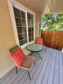 Charming Downtown Cottage - Image 4