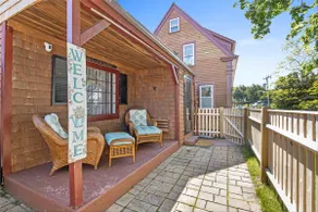 Plymouth Charm: Spacious, Firepit, Walk to Harbor - Image 4