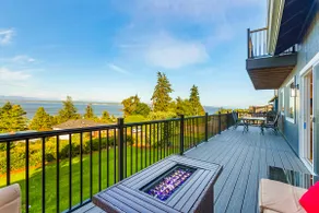 Peaceful Island Getaway, Port Susan views with BBQ & Playroom - Image 5