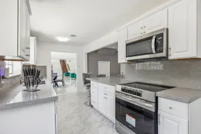 Spacious 3BR Villa in Miami with Fenced Backyard - Image 5