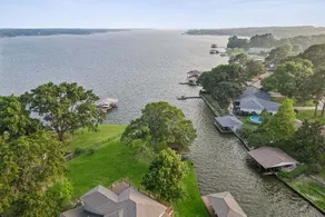 Fully Renovated Luxury Lake Front Retreat - Image 3