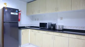 Corniche 3BR Haven - Elegant Seaside Living - Image 3