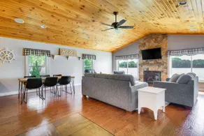 Lakefront Vacation Rental ~ 10 Mi to Shipshewana! - Image 4
