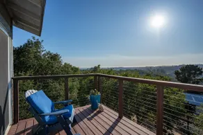 Stylish Wine Country Hideaway with views - Image 2