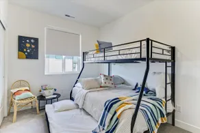 Stylish Pet Friendly Home for Work & Relaxation - Image 2