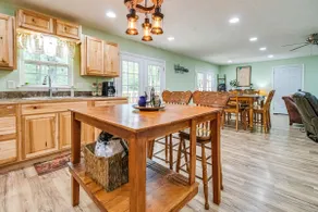 Cotter Home w/ Deck ~ 1 Mi to Big Spring Park! - Image 2