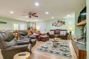 Cotter Home w/ Deck ~ 1 Mi to Big Spring Park! - Image 4