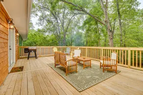 Cotter Home w/ Deck ~ 1 Mi to Big Spring Park! - Image 3
