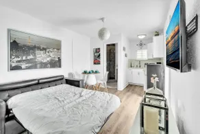 Cozy Getaway in Central Location - Image 5