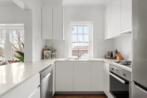 Cosy 2 bedroom apartment near Bondi Junction - Image 3