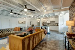 Bougie Squirrel, Glam Pad Free parking - Image 2