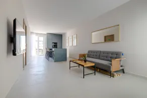 Chic Penthouse Steps from the Promenade - Image 3