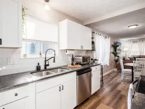 Urban oasis close to downtown and the arena area, with a hot tub. - Image 5