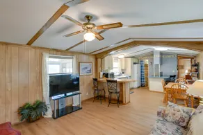 Blackwell Home w/ Enclosed Porch: Steps to Water! - Image 4