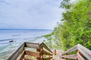 Freeland Retreat - Deck, Fire Pit & Beach Access! - Image 2