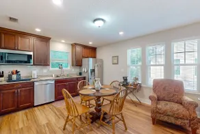 Inviting waterfront cottage with balcony, firepit, marsh views, & washer/dryer - Image 4