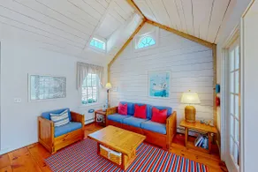 Seaside Charm Near Beach & New Seabury Resort - Image 4