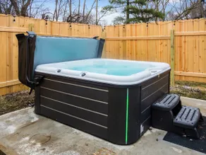 Suburban oasis suitable for families and groups - Image 2