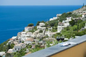 Accueil sur la côte amalfitaine dans un endroit spectaculaire avec vue sur Furore - Image 4