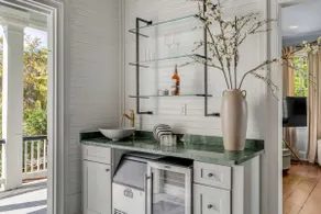 Exclusive Access to Circa 1785 Hotel w Water Views - Image 2